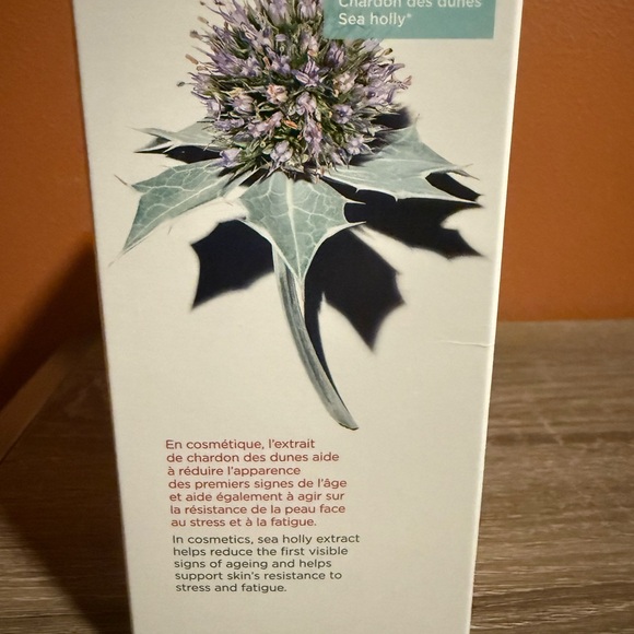 Clarins Age Defying & Radiance Essentials Set - Picture 3 of 5